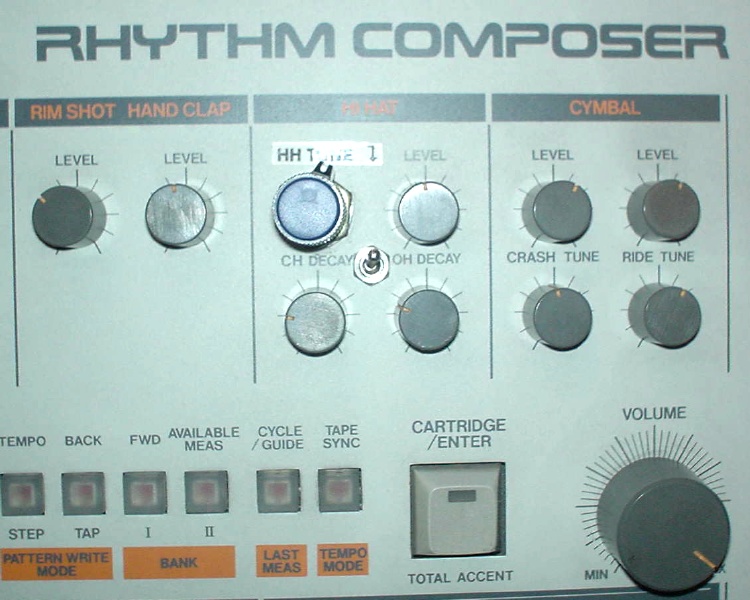 Roland TR-909 後期型 若干ガリあり